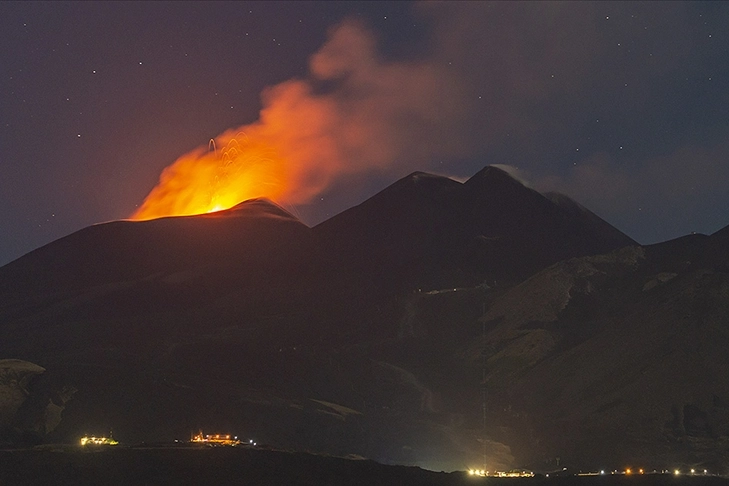 Etna Yanardağı faaliyete geçti