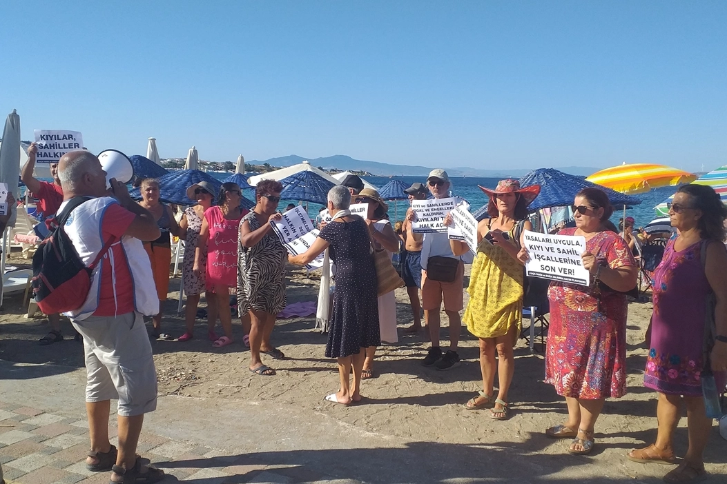 İzmir haber: Foça'da vatandaşlardan protesto haberinin görseli