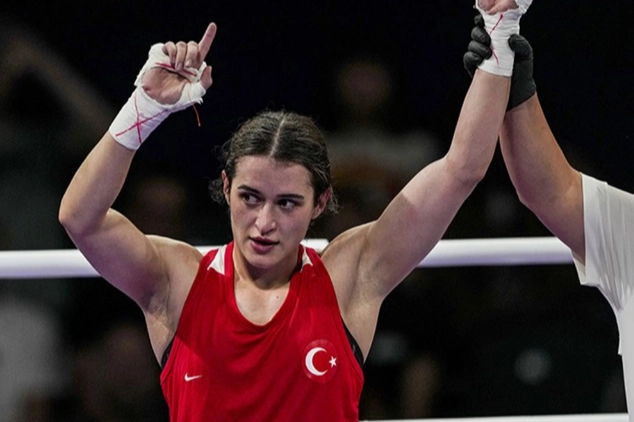 Milli boksör Esra Yıldız Kahraman yarı finalde!