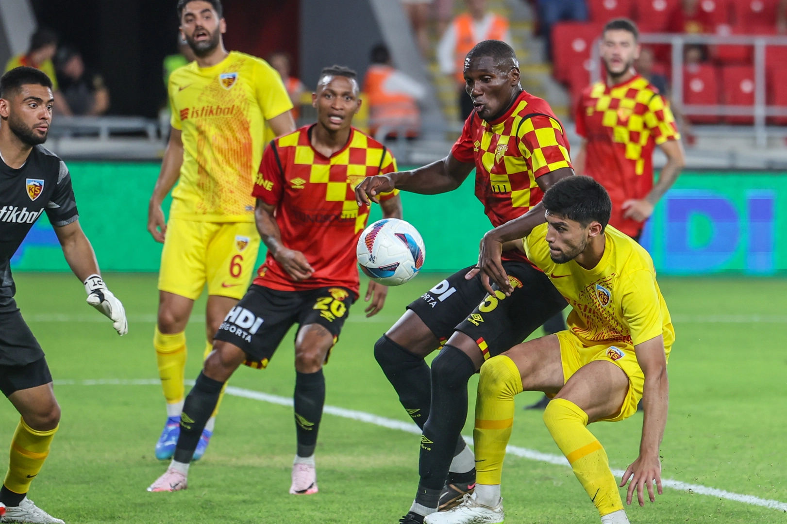 Göztepe hazırlık maçında galip