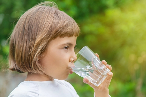 Aşırı sıcaklara karşı uyarı: Uzmanlar her gün 2,5 litre sıvı tüketilmesini