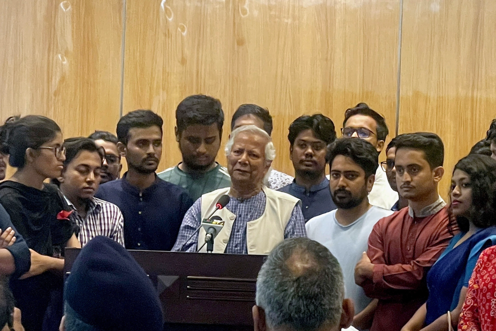 Bangladeş'te Nobel ödüllü Muhammed Yunus ülkenin yeni başbakanı olarak yemin etti haberinin görseli