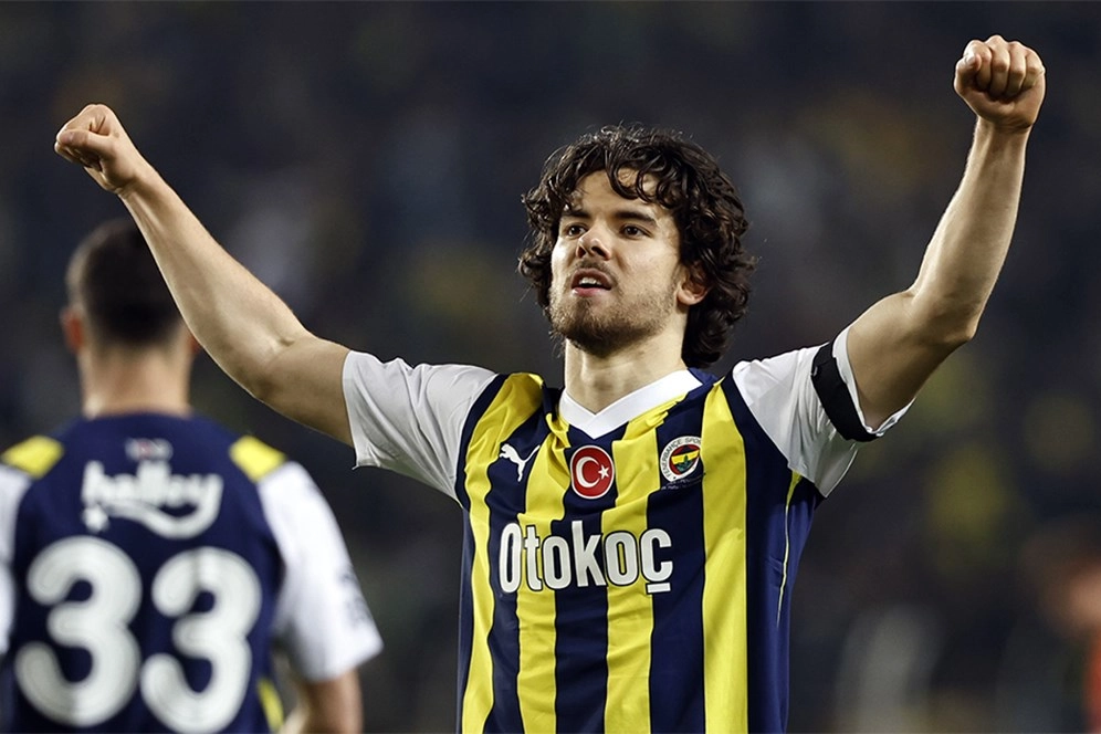 Ferdi Kadıoğlu'na Premier Lig'den büyük teklif: Brighton, Fenerbahçe'nin yıldızını gözlüyor