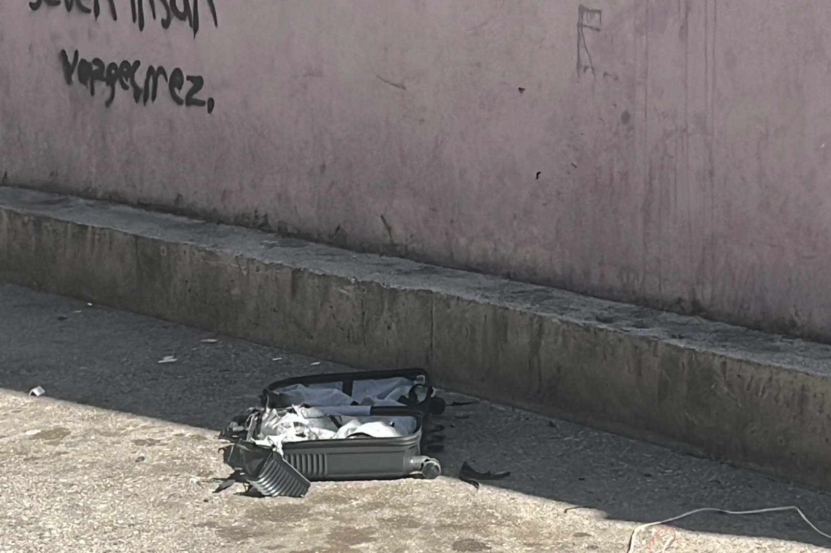 Fünye ile patlatılan şüpheli valizin içinden ne çıktı? haberinin görseli