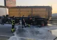 Hafriyat kamyonu seyir halindeyken yandı
