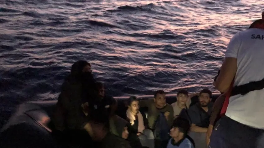  İzmir açıklarında 115 düzensiz göçmen yakalandı