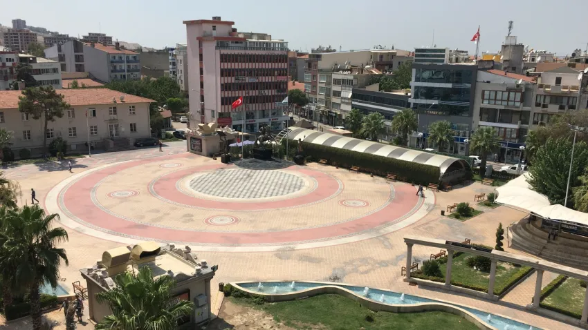 İzmir Menemen'de tarla icradan satılık
