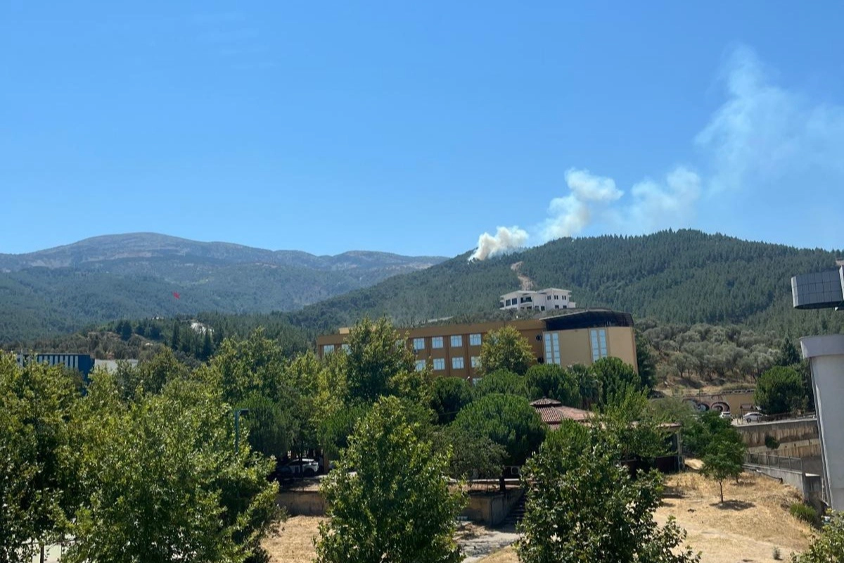 Manisa Spil Dağı'ndaki yangın korkuttu