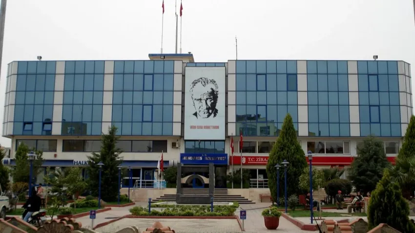 Menderes Belediyesi İmar Müdürü Sarper Dikmen Silahlı Saldırıya Uğradı