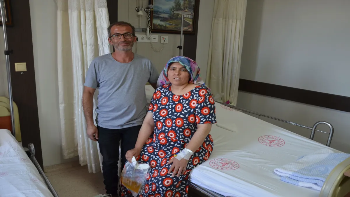 Mesaneden çıkan dev taşa doktorlar bile inanamadı haberinin görseli