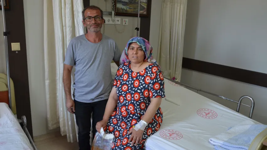 Mesaneden çıkan dev taşa doktorlar bile inanamadı haberinin görseli