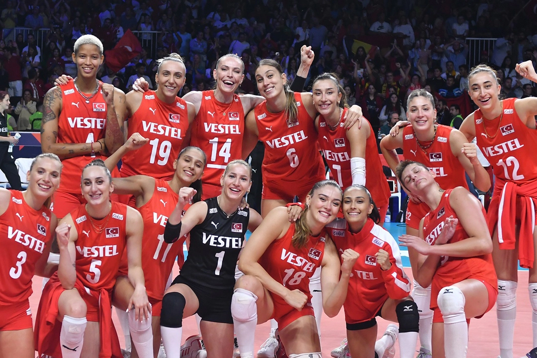 Paris yarı final heyecanı İzmir'e dev ekranlara taşınıyor haberinin görseli