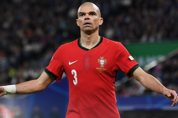 Pepe, 41 yaşında futbolu bıraktı haberinin görseli