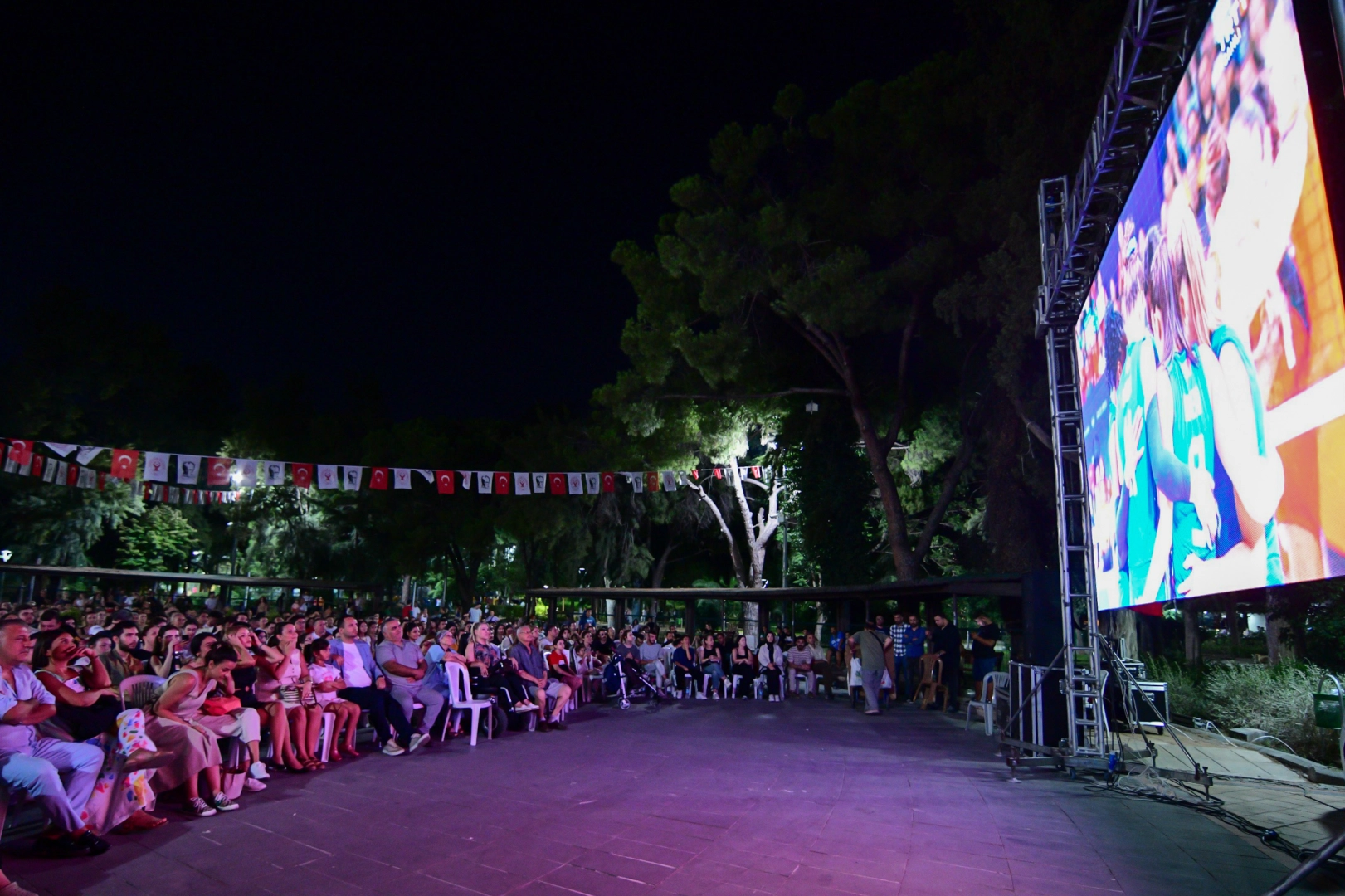 Bornovalılar Filenin Sultanları için bir araya geldi