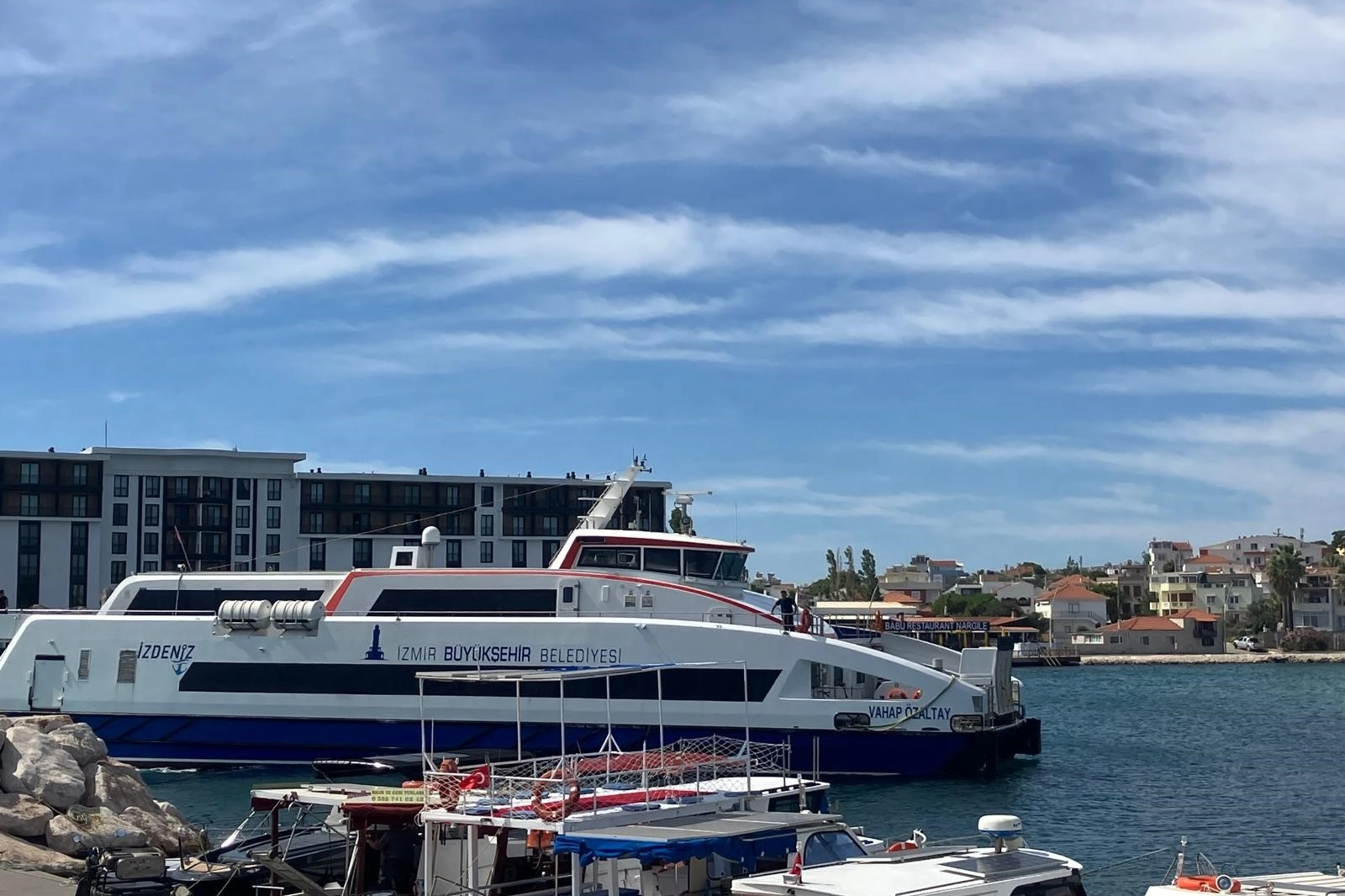 İzmir'de deniz seferlerine fırtına engeli