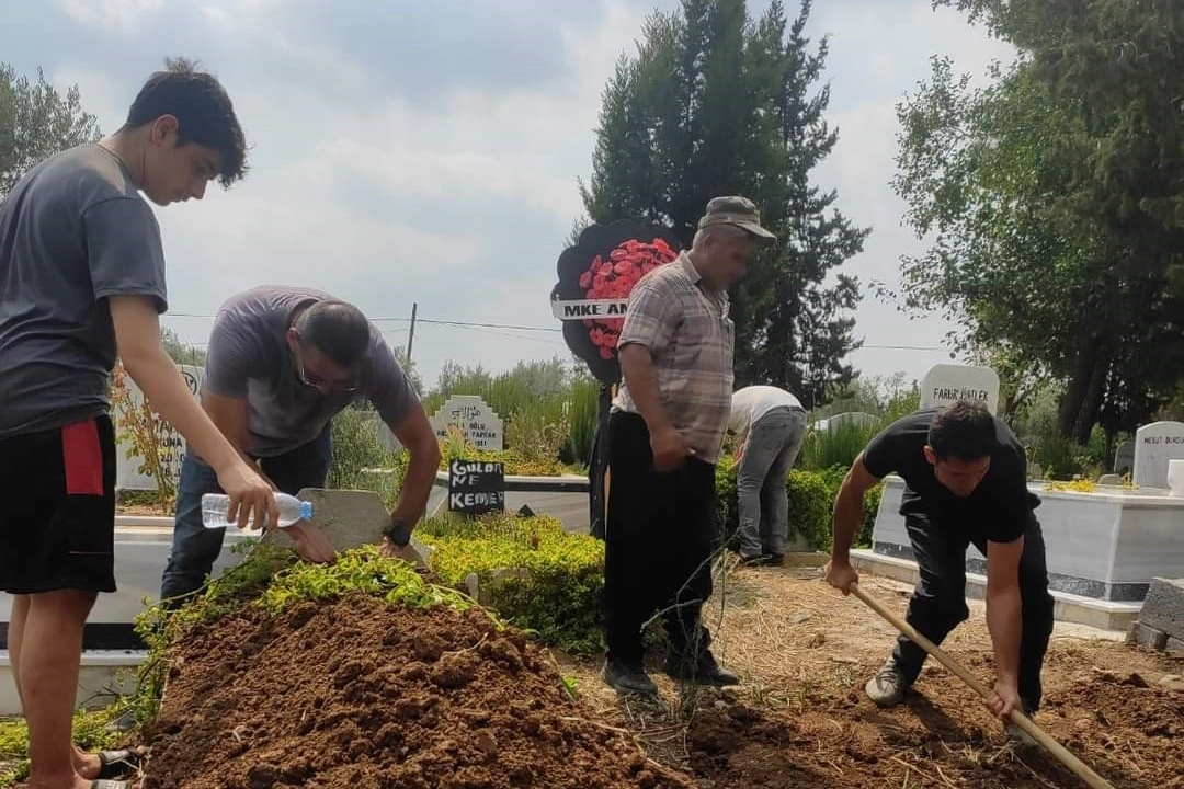 Milli futbolcu Ertaç Özbir'in babası vefat etti