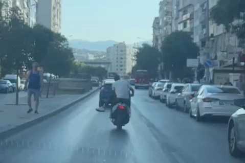 İzmir trafiğinde tehlikeli anlar!