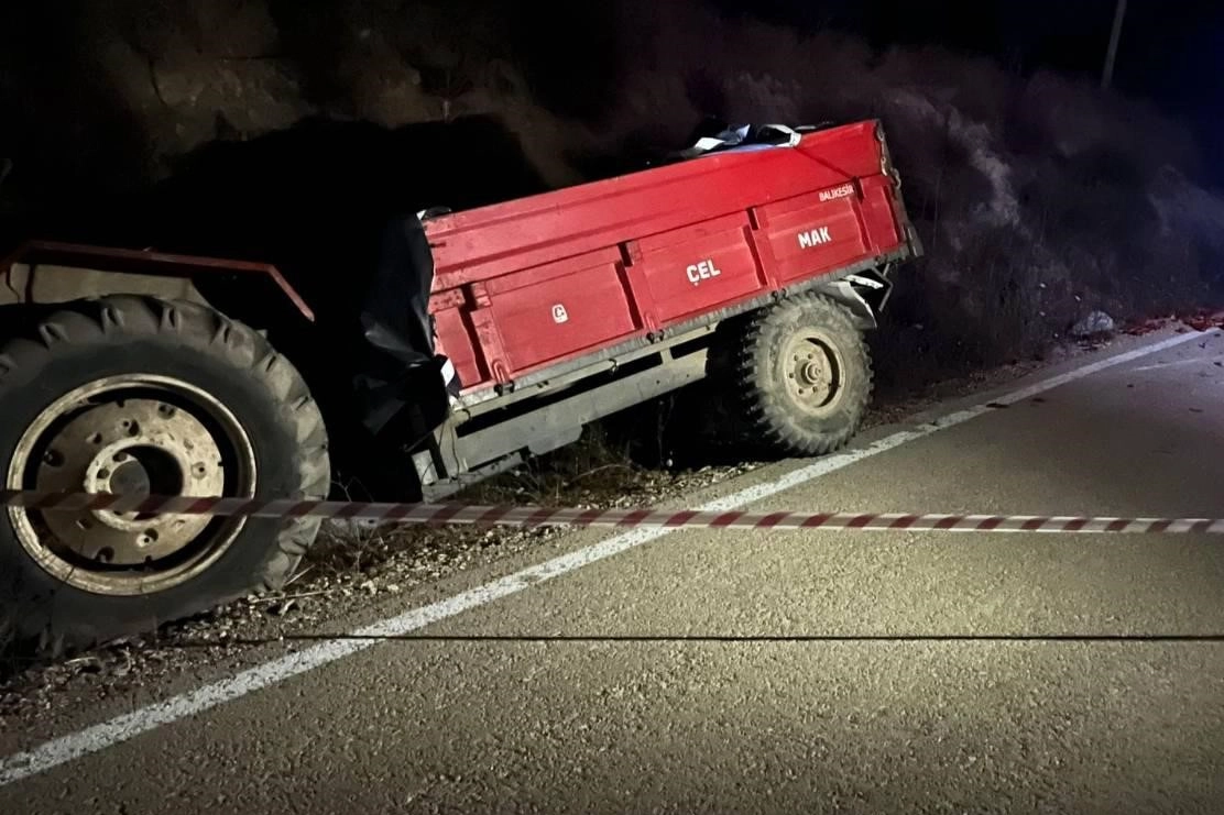 Balıkesir’de ölümlü kaza: Otomobil traktöre arkadan çarptı