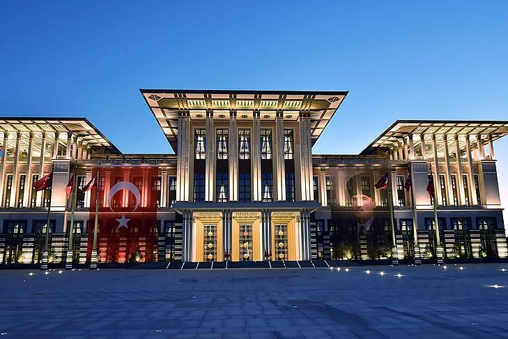 Dünyanın en zengin iki insanı 'saray'a davet edildi! haberinin görseli