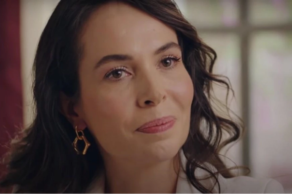 Esra Ronabar kimdir ve kaç yaşında? Esra Ronabar Türk mü? haberinin görseli