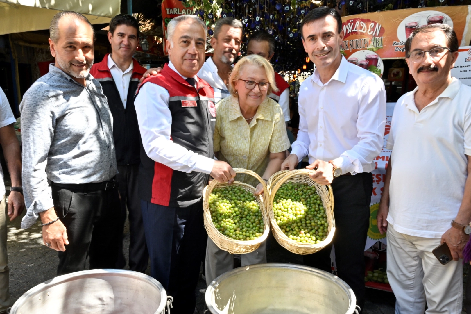 İzmir’de coğrafi işaretli Bademli Koruk Şerbeti kazanlarda kaynadı!