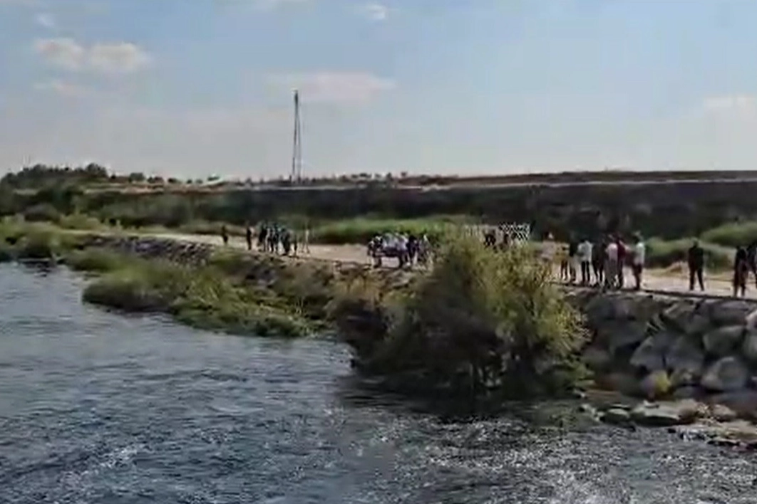 Fırat Nehri'ne serinlemek için  giren çocuk kayboldu