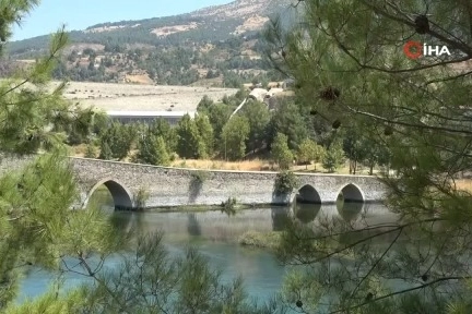 Tarihi Ceyhan Taş Köprüsü yeniden turizme kazandırılacak