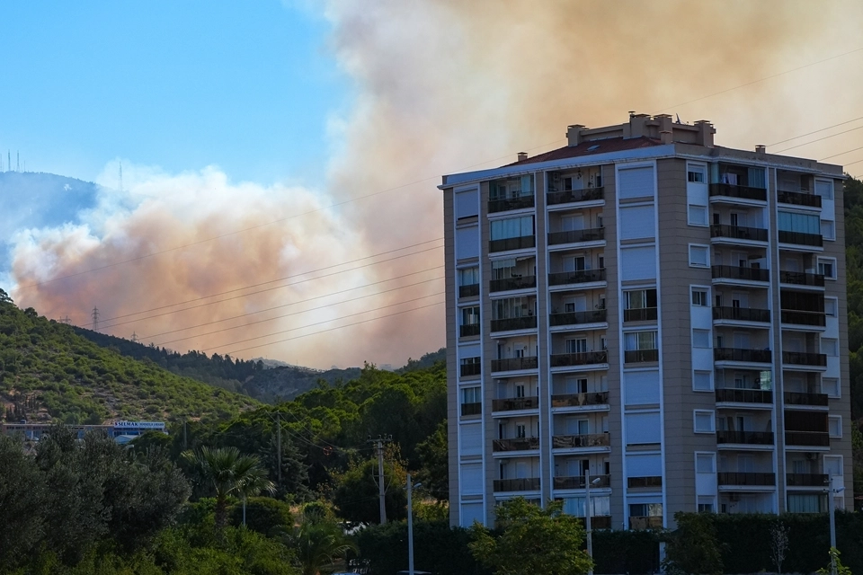 Dumanlar İzmir'i sardı