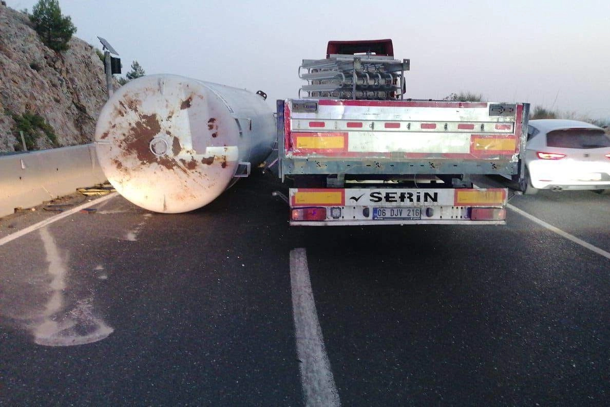 Gaz tankeri kaza yaptı: Muğla yolu trafiğe kapandı