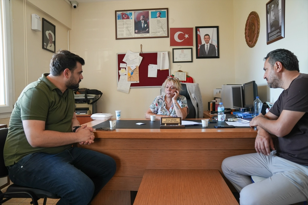 AK Parti'li İnan, İzmir Karşıyaka'da yangından etkilenen vatandaşları ziyaret etti haberinin görseli