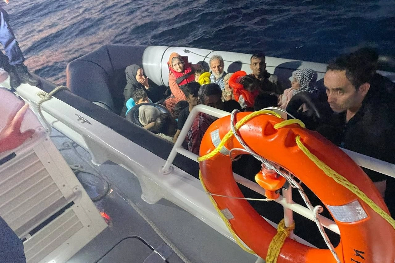 Ayvalık'ta 34 düzensiz göçmen yakalandı! haberinin görseli