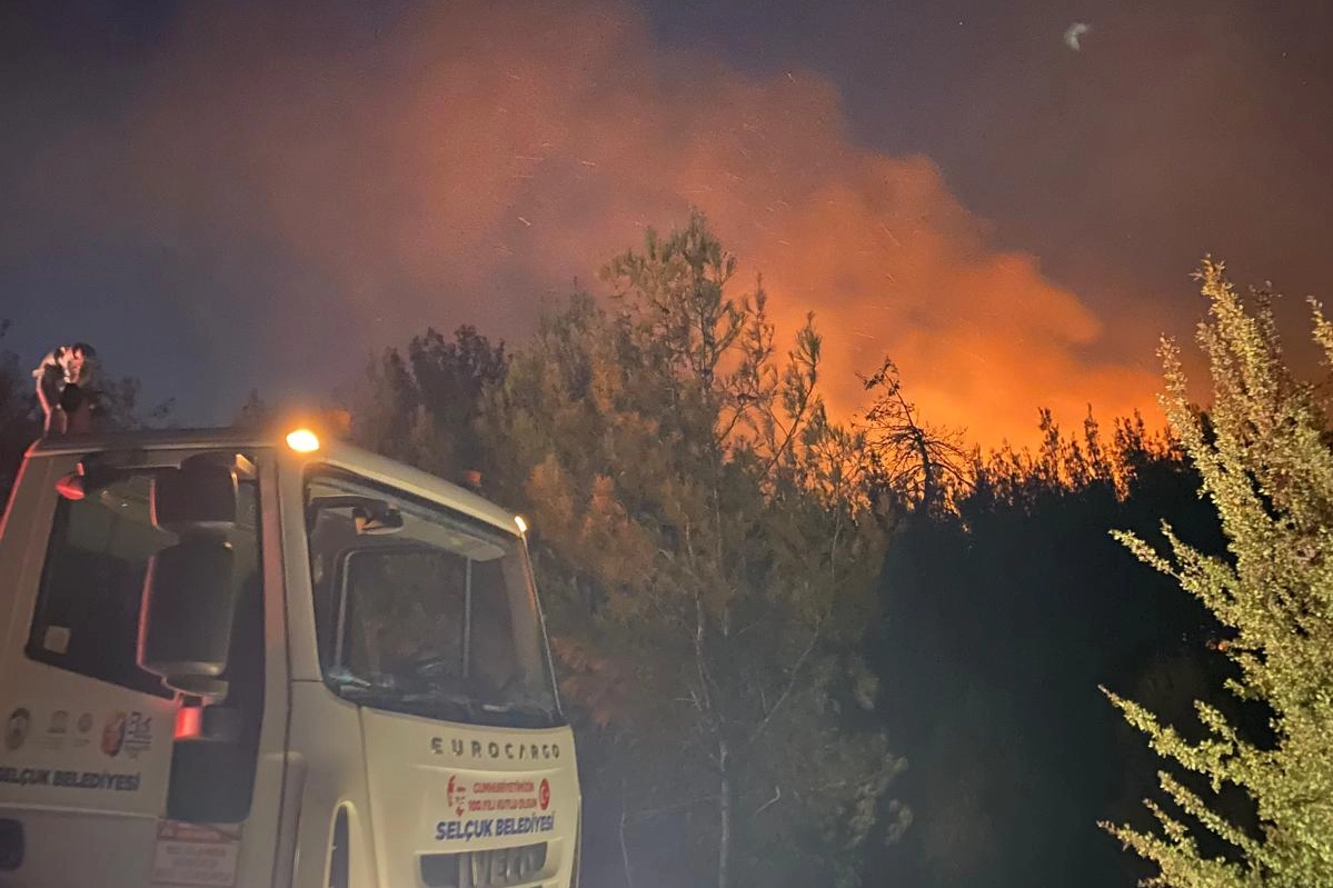 Efes Selçuk Belediyesi’nden yangın bölgesine destek