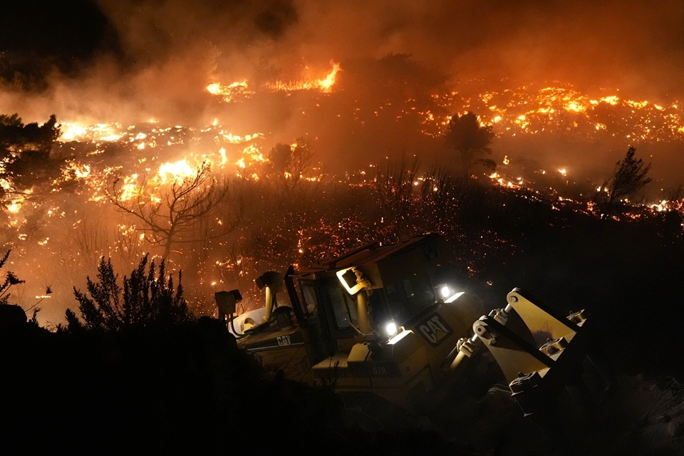 İzmir Valisi Elban'dan Urla'daki yangına ilişkin açıklama haberinin görseli