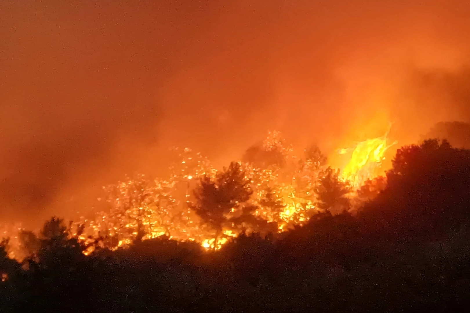 Manisa 80 saattir yanıyor! Ormanlık alanlar, tarım arazileri, yerleşim yerleri...