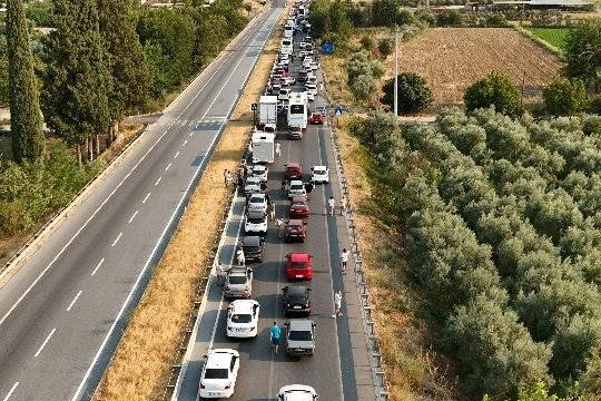 Muğla yangınında Çine-Yatağan arası çift yönlü olarak trafiğe kapatıldı  