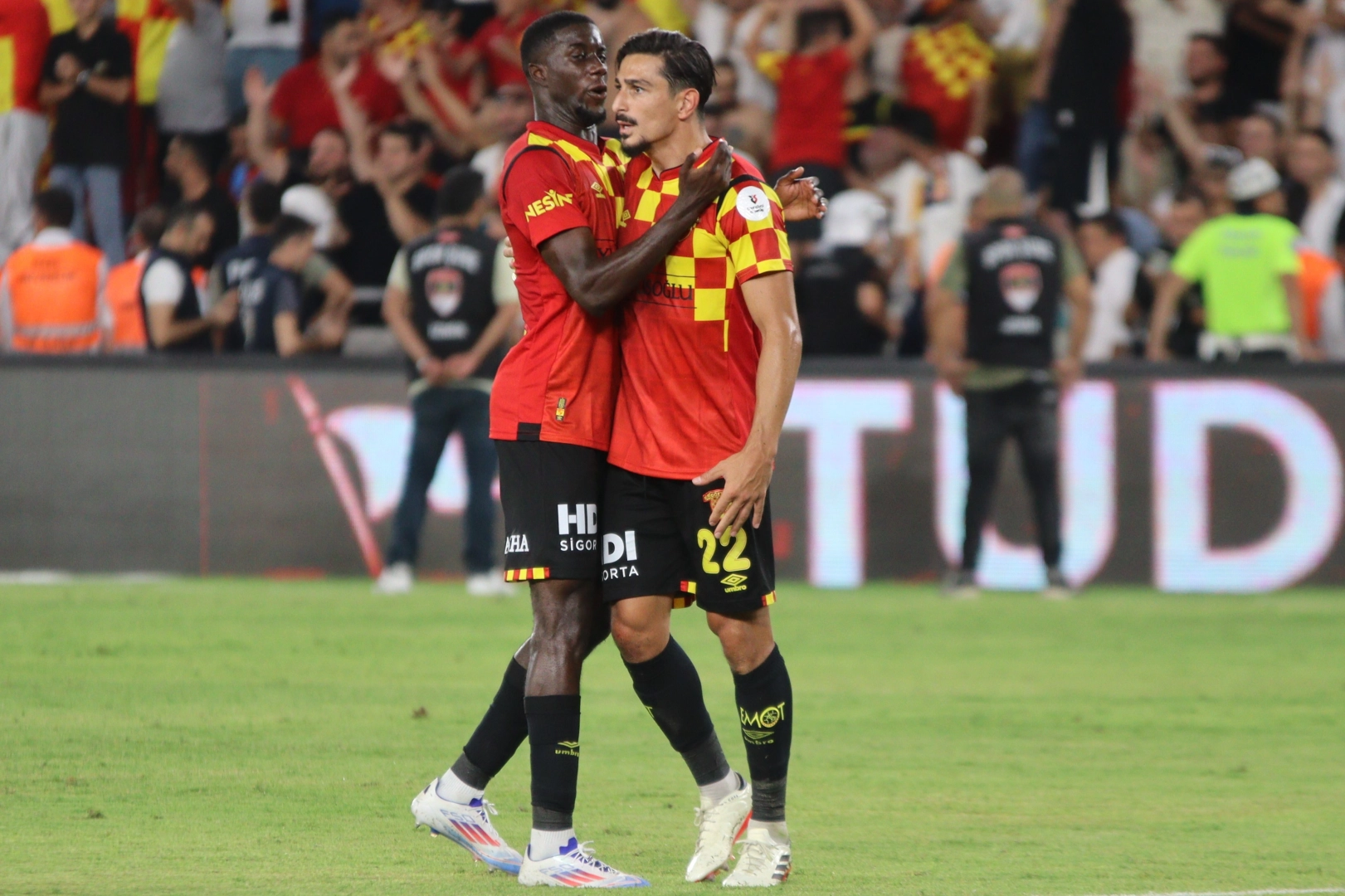 Göztepe’nin yeni transferlerinden skor katkısı haberinin görseli