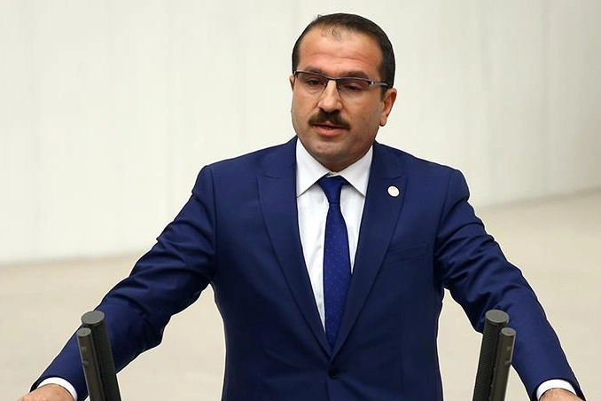 İzmir’in siyasetindeki yangın sönmüyor. AK Partili Kırkpınar: Nereden emir alıyorsunuz?