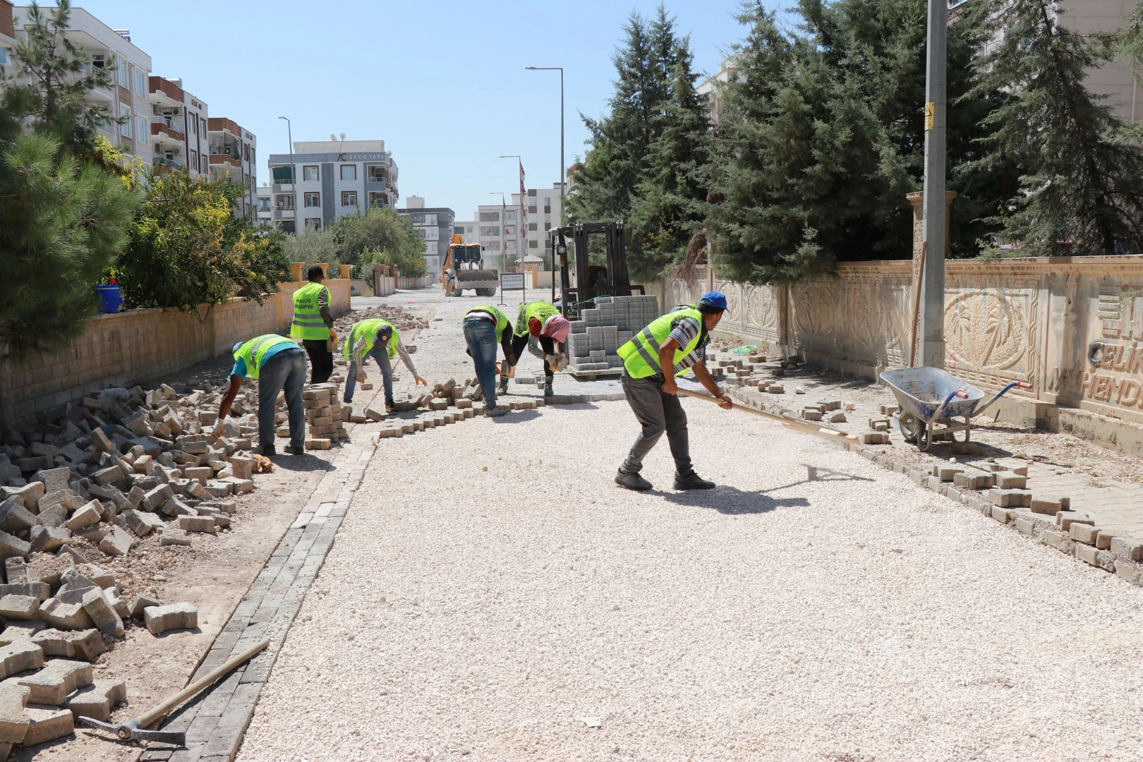 Şanlıurfa'da üstyapı çalışmaları sürüyor