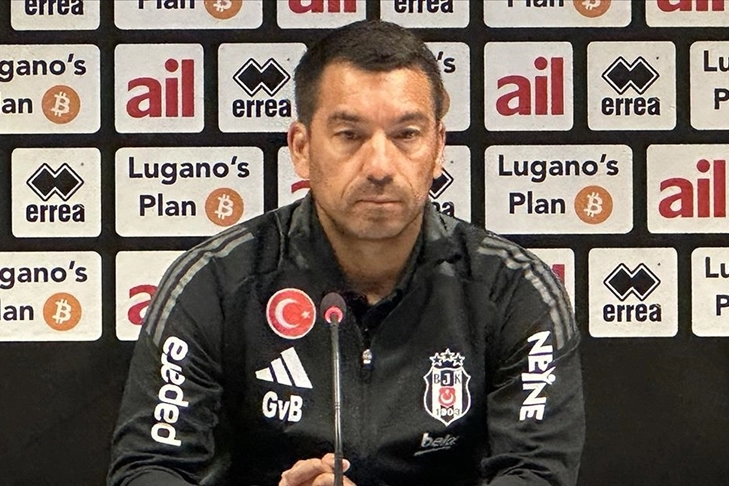 Beşiktaş Teknik Direktörü Bronckhorst: UEFA Avrupa Ligi bileti almak istiyoruz