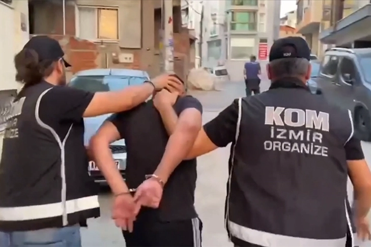 İzmir haber: Kuyu-19 operasyonu kapsamında 15 şüpheli yakalandı haberinin görseli