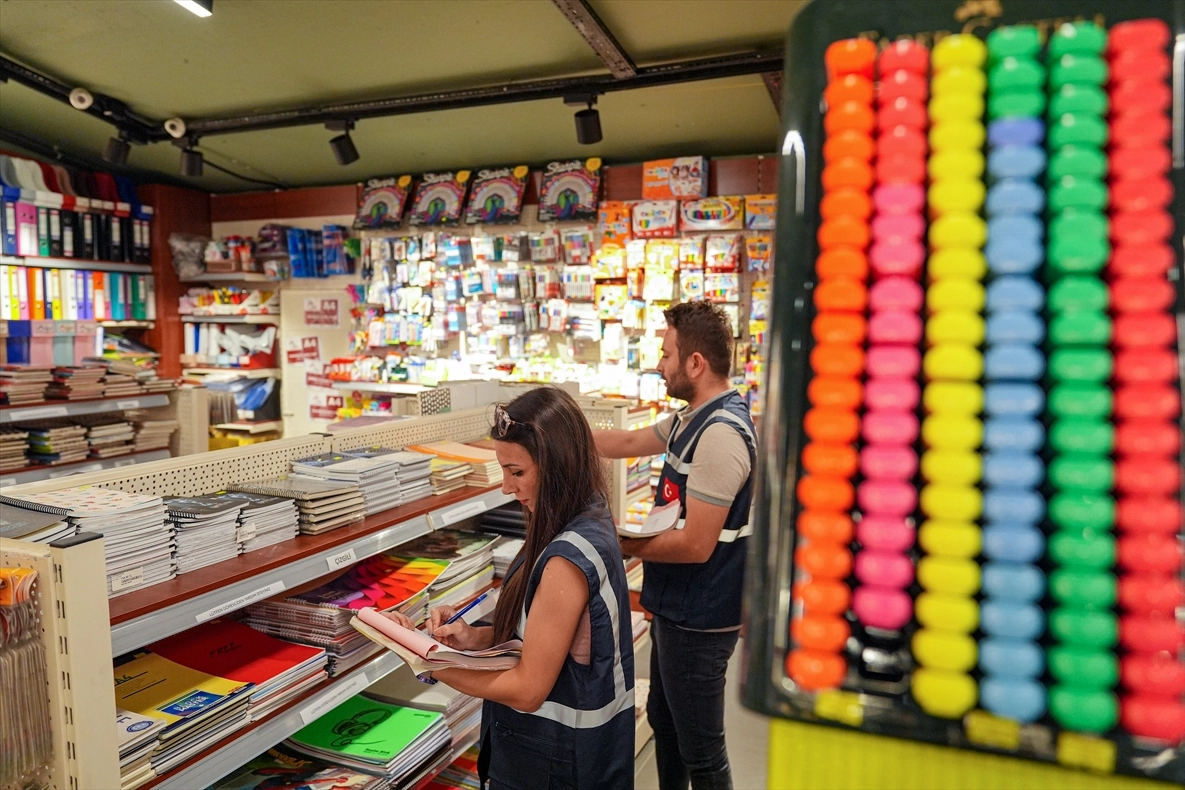 İzmir’de kırtasiyeler denetlendi