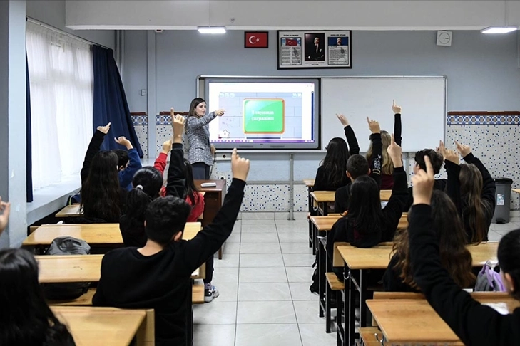 Öğretmenlerin mazerete bağlı yer değişikliği başvurularına MEB'den açıklama