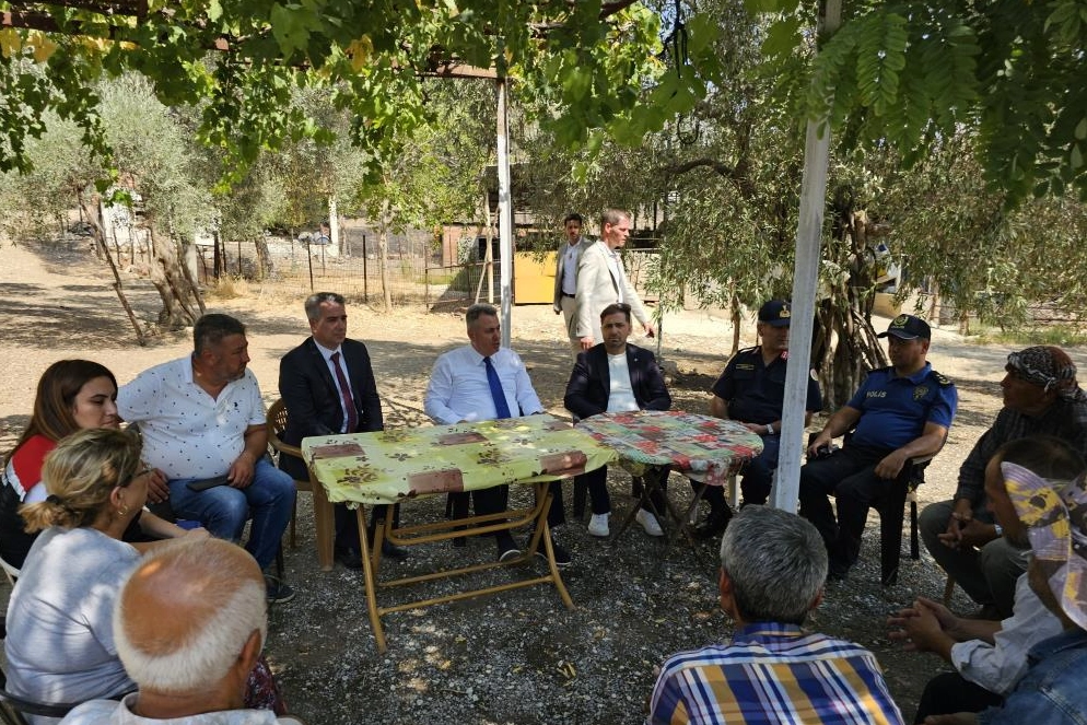 Yangından mağdur olan Tire vatandaşlarına İzmir Valisi Elban’dan ziyaret