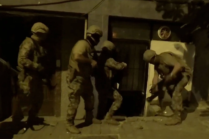 Bakan Yerlikaya duyurdu: DEAŞ'a Gürz-9 darbesi! 65 şüpheli gözaltında haberinin görseli