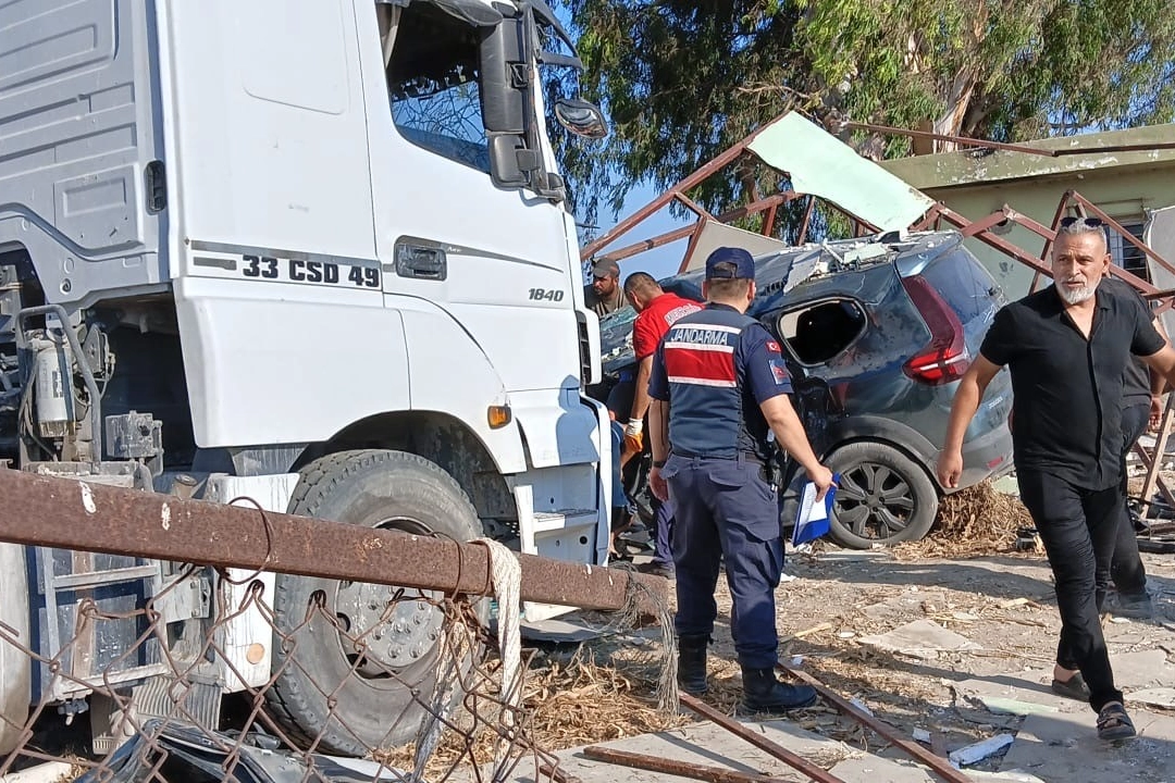 Mersin'de kaza: Ölü ve yaralılar var