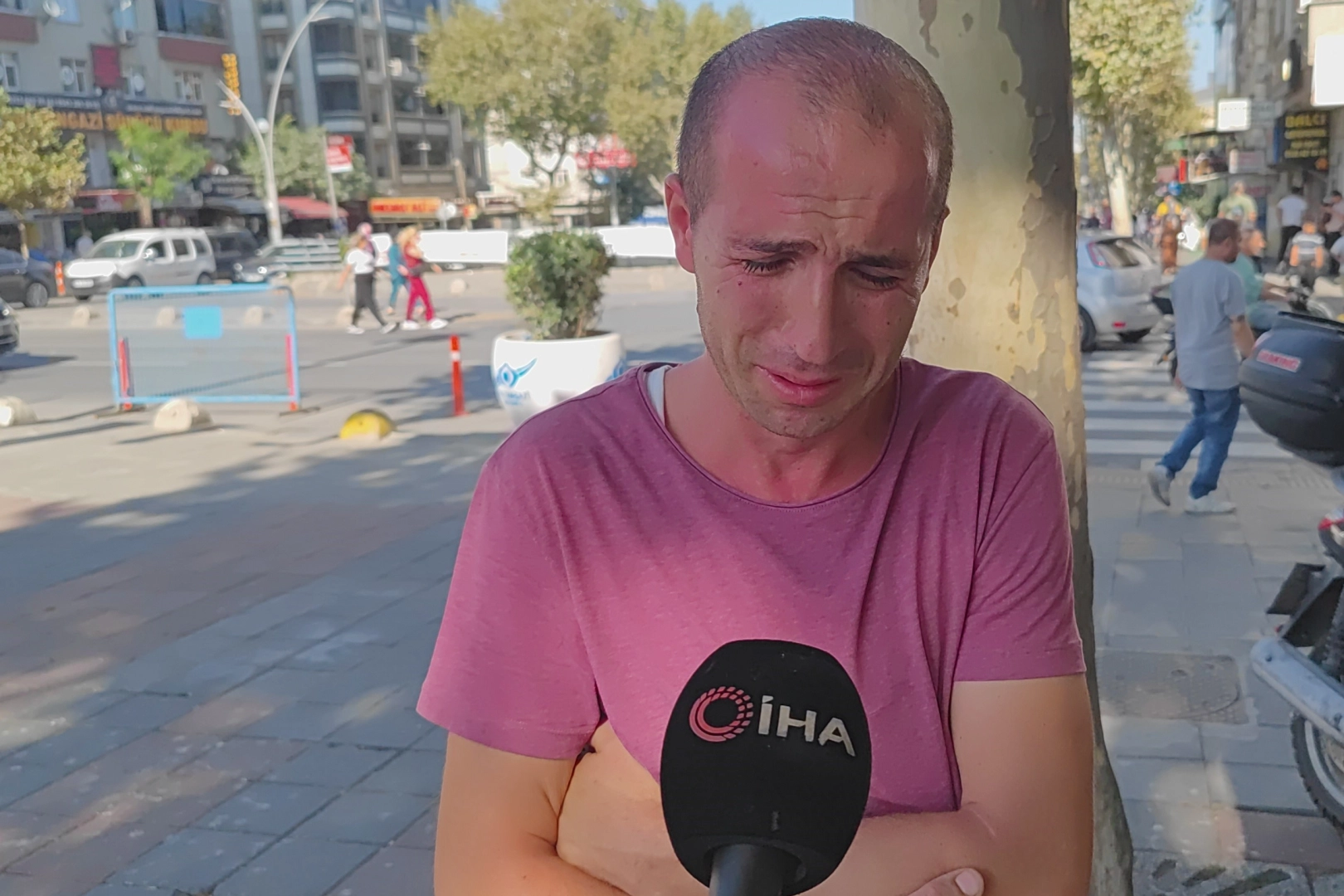 İş istediği için İmamoğlu'nun korumalarının müdahalede bulunduğu engelli genç gözyaşları içinde yaşadıklarını anlattı haberinin görseli