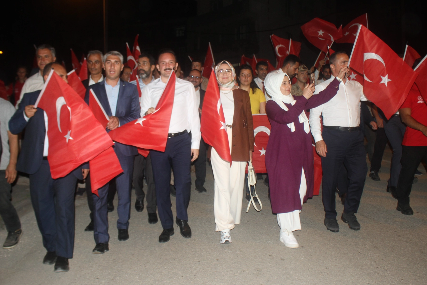 Malazgirt Zaferi'nin 953. yıl dönümünde fener alayı düzenlendi haberinin görseli