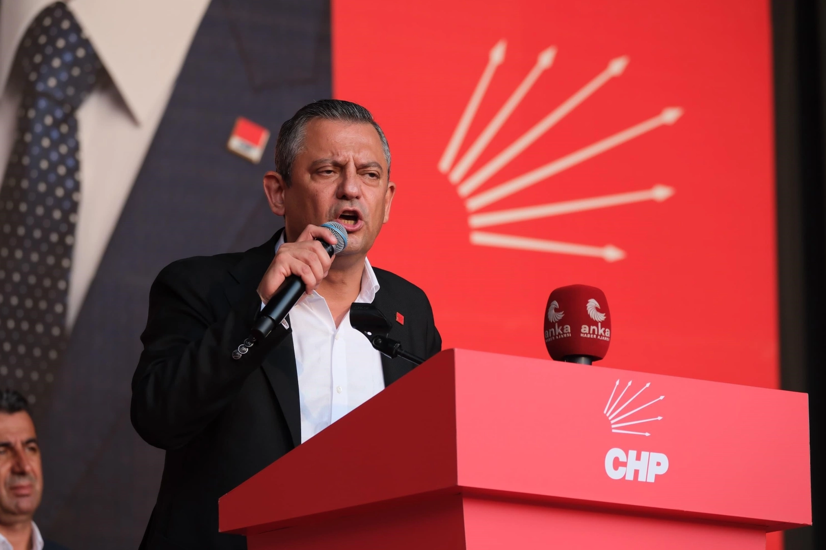 Özel'den Gaziantep'te Fıstık Mitingi haberinin görseli