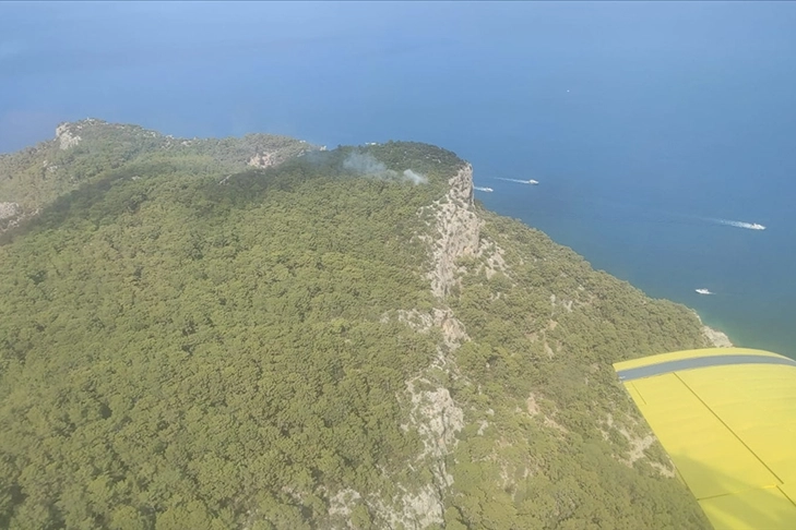 Antalya'da iki farklı noktada orman yangını haberinin görseli