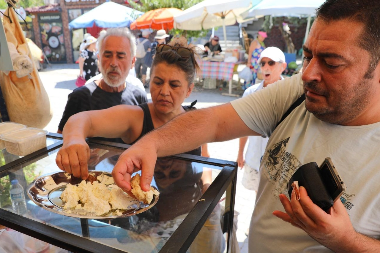 Seferihisar’da leziz pazar: Ata Ekmeği ve Armola